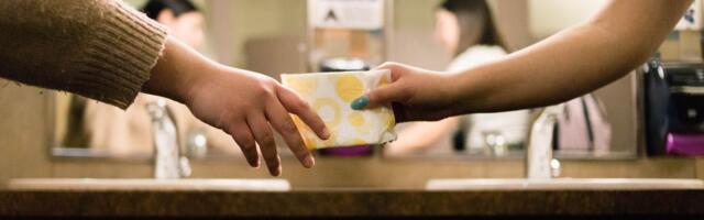 Liigutav viis, kuidas isa aitas piinlikus olukorras tütart