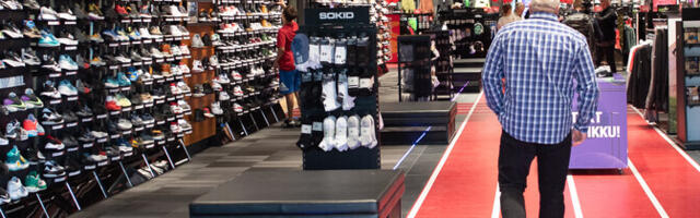 Экономист: перед введением автоналога в Эстонии скупают автомобили, экономя на других товарах