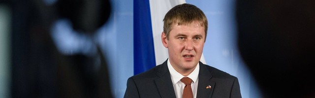 Tšehhi Euroopa-meelne välisminister Petříček vabastati ametist