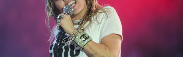 KLÕPS | Tundmatuseni muutunud! Miley Cyrusi uus soeng võib suisa sõnatuks võtta