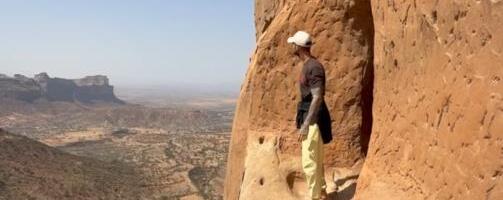 Ova pravoslavna crkva nalazi se na litici visine 250 metara: Stara je 1500 godina, a do nje se može samo na jedan način (VIDEO)