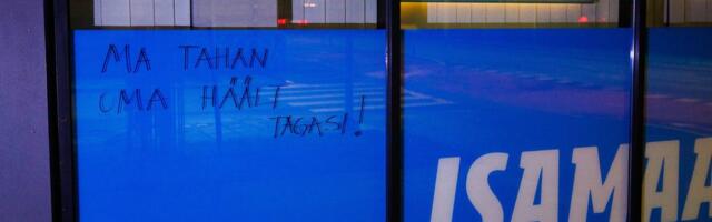 FOTOD | Isamaa Tallinna kontori aknale on keegi sõnumi sodinud