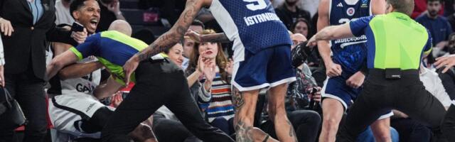 ŽESTOK SUKOB NASRED TERENA - IGRAČI I SUDIJE PADALI NA PARKET, NIJE SE ZNALO KO KOGA JURI! Srpski treneri gledali SKANDALOZNE scene! Snimak haosa obišao planetu