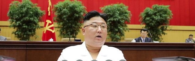 Kim Jong-un hoiatas rängima majanduskriisi eest Põhja-Koreas