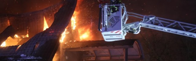 FOTOD ja VIDEO | Maardus põles sotsiaalmaja. Kiirabi viis haiglasse kuus inimest, neist kahe vigastused olid tõsisemad