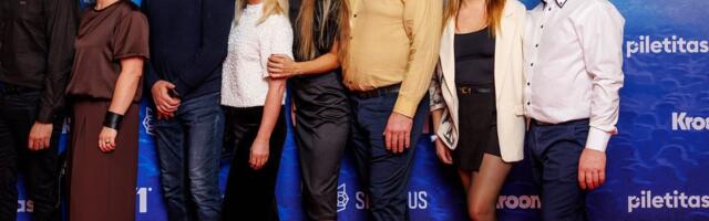 SUURED GALERIID | Leia end piltidelt! Vaata, kuidas Sven Lõhmuse kontserdi publik fotoseinal poseeris