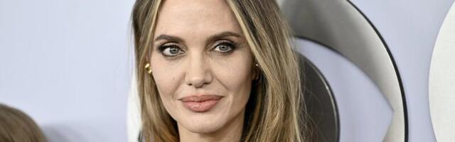 Lootuse ja mässu sümbol? Angelina Jolie näitas punasel vaibal uut tätoveeringut