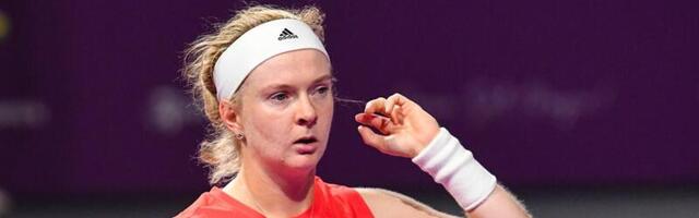 VIDEO | Haruldase geneetilise haigusega Briti tennisist kukkus WTA turniiril kokku ning lahkus väljakult ratastoolis