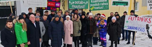 Keskerakond korraldas meeleavalduse tasuta ühistranspordi säilimiseks maakonnaliinidel lastele ja eakatele