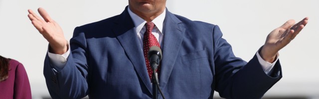 Florida kuberner võttis sotsiaalmeediahiiud sihikule