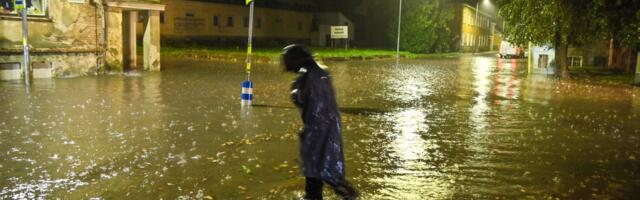 FOTOD | Uputus Viljandis! Öine paduvihm ujutas folgipealinna teed