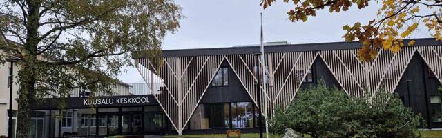 Kuu­sa­lu kesk­kool sai uue hoo­le­ko­gu