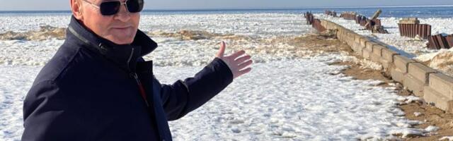 Jaak Aab tutvus Narva-Jõesuusse planeeritava muuli ehituse kavadega