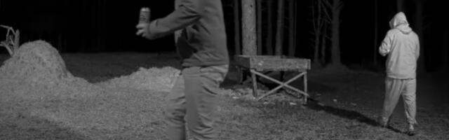 VIDEO | Purjus mehed lällasid hirvede söötmisplatsil ja näppasid kaasa sarve