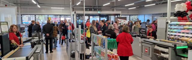 Aespa kaupluse avamine üllatas rahvarohkusega