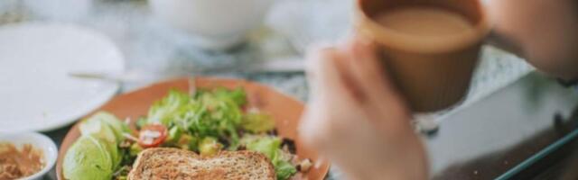 Причины лишнего веса: привычки, из-за которых мы переедаем