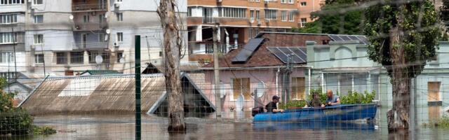 „Maamiinid on muutunud ujuvateks miinideks.“ Üleujutatud Hersonis hulbivad majade vahel lõhkekehad