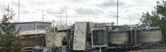 FOTOD | Kanama viaduktil libises treileri pealt  maha kivipurustusmasin