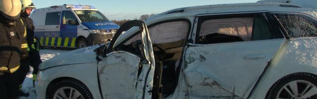 Reporter: Nelja auto ahelavarii Nõo vallas! Škodat juhtinud naine viidi haiglasse