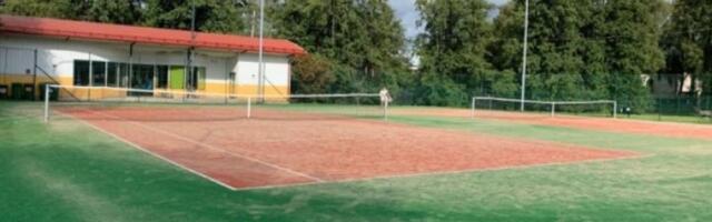 SAHINAD | Linnaosa on hädas avalikke väljakuid hõivavate tennisetreeneritega