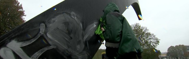 Reporter: Estonia mälestusmärgi sodija käes! Isik avaldas kahetsust