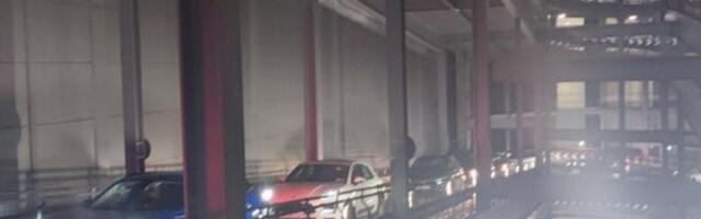 Tühja akuga Tesla jättis poodlejad kolmeks tunniks lõksu