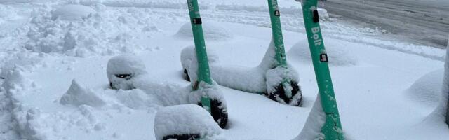 Ootamatu lumi_ Bolt peatas Tallinnas ja Haapsalus tõukerattateenuse