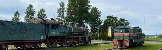 Haapsalu raudteemuuseum ehitab jaamahoone ees seisvatele veduritele ümber aia