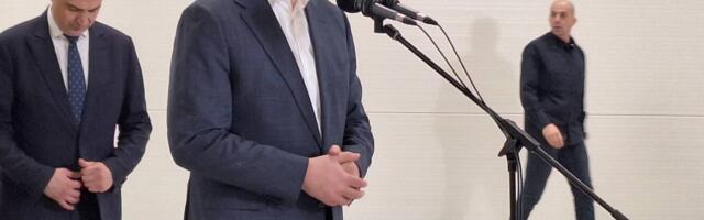 Vučić: Nadam se da će šatori ispred parlamenta biti uklonjeni do kraja godine