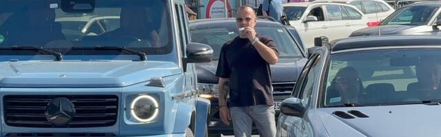 Muž naše pevačice zaradjuje milione i vozi besnu mašinu: Sad je uhvaćen na delu u džipu od 250.000 €