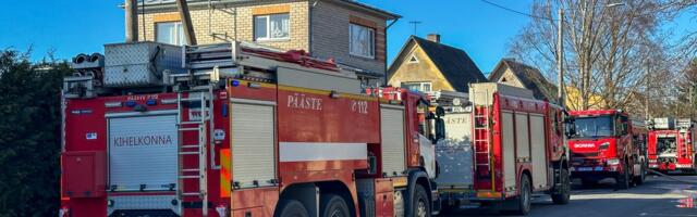 VIDEO JA FOTOD | Kuressaares hukkus elumaja tulekahjus kaks inimest 