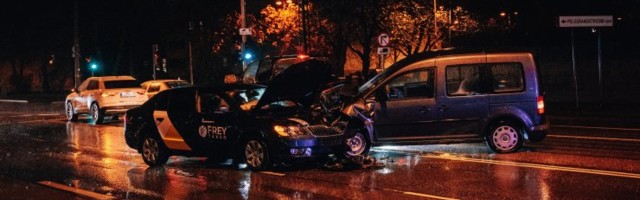FOTOD | Tallinnas Pelgulinnas põrkasid kokku kolm autot