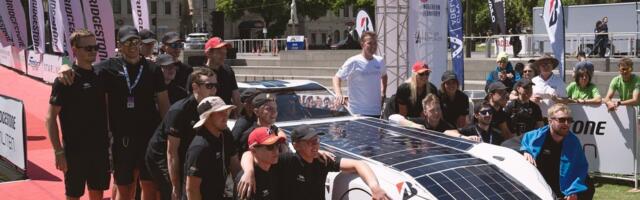 Eesti päikeseauto tiim pälvis päikeseautode maailmameistrivõistlustel kolmanda koha