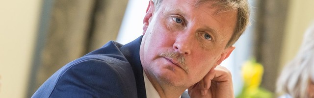 Eduard East; mis toimub Jõhvi volikogus?