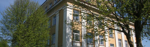 Kohtla-Järve paneb Ahtme vana koolimaja müüki