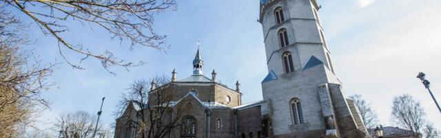 Jaan Toots küsib Kallaselt raha Narva kiriku renoveerimiseks