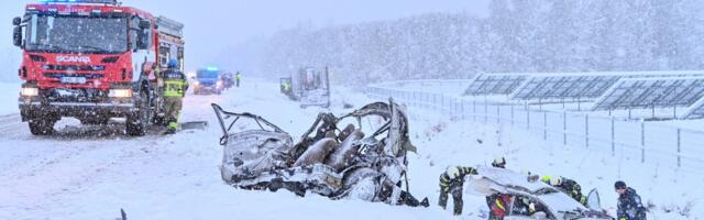 FOTOD | Viljandimaal põrkasid kokku sõiduauto ja veok, autojuht tuli masinast välja lõigata