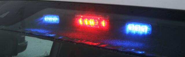 Kohtla-Järvel hukkus kaubanduskeskuse parklas auto ette jäänud jalakäija