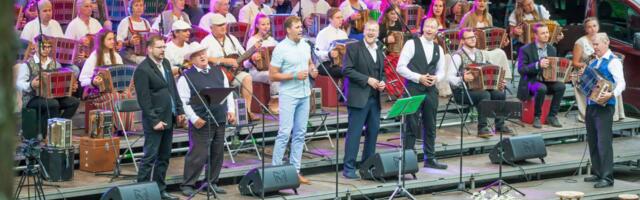 Lõõtspilli laulu- ja mängupidu Harmoonika toob lõõtsapealinna rahvamuusika paremiku