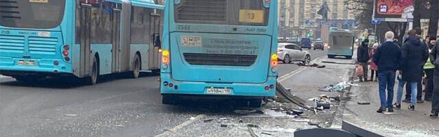 VIDEO: Peterburis sõitis liinibuss rahvahulka, üks inimene hukkus. NB! Nõrganärvilistele mittesoovitav