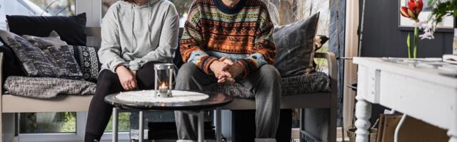 Sibulatee galeristid_ inimesed sõidavad kuhu tahes, et sääskede ja vihma käes, palavusest minestades teatrit näha. Miks siis mitte kunsti?