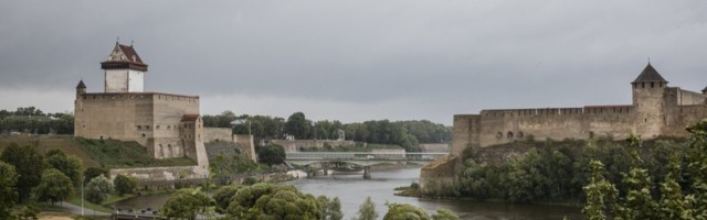 FOTOREPORTAAŽ NARVAST | Rootsi ajast tänapäeva. „Kogu linn on maa sees. Igalt poolt, kuhu labida lööks, tuleks mingi asi välja"