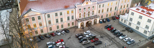 EKRE fraktsioon andis üle arupärimised peaministrile allakukkunud ründedrooni ja Ukrainasse sõdima mineku kohta
