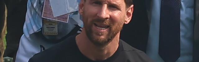 Messi promoüritus Indias lõppes kaosega. Pahased fännid loopisid väljakule sadu toole ja muid esemeid