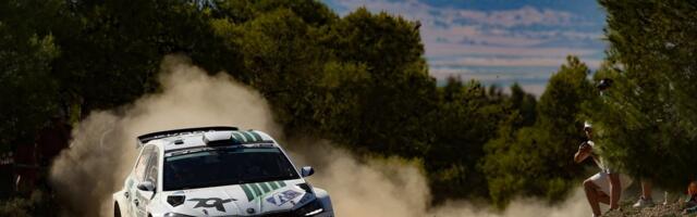 Ralliauto lendas Hispaanias kuristikku, juht pidi kaardilugejat elustama