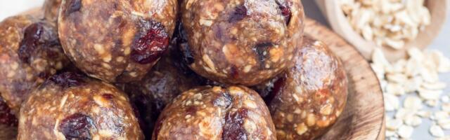 RETSEPT: ENERGIAPALLID jõhvikate ja metsapähklitega