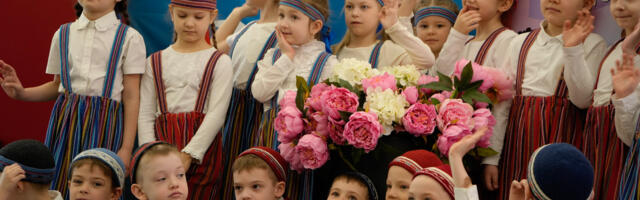 „Tantsiv kevad“ tõi Kultuurikeskuse Lindakivi lavale värvika kevadise peo