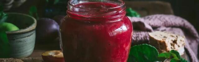 RETSEPT: RAGNE rikkalik ploomimoos musta teega on lihtsalt imeline