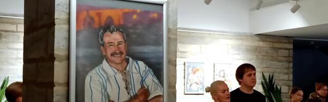 GALERII | Paides avatud näitusel on üleval ligi 100 tööd alates esimesest klassist kuni täiskasvanud õppijate teosteni