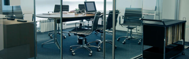 Kuidas tuleb klaasseinad ning -uksed töökeskkonnas ohutult märgistada?